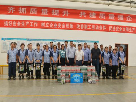 炎炎夏日，市总工会送清凉，丝丝关爱暖人心