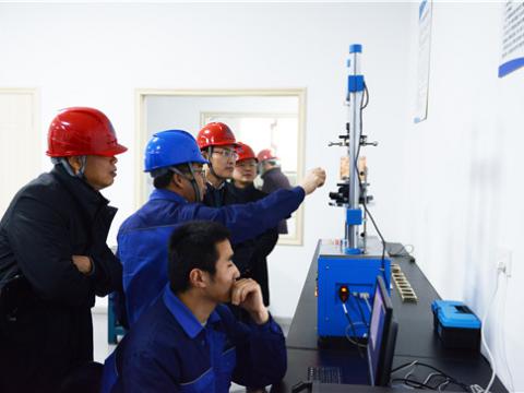 扬中市委常委孙健一行来pp电子旅行“柴继涛劳模立异事情室”